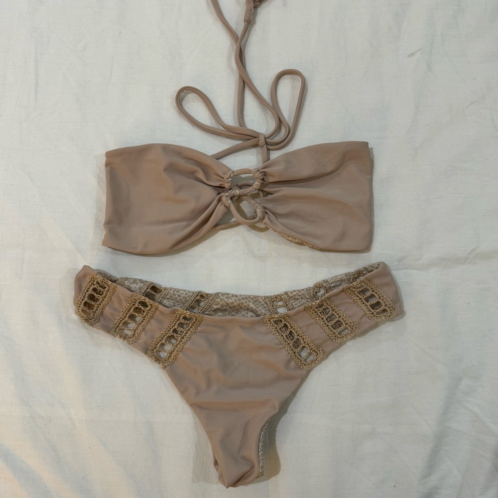 ACACIA BANDEAU & BIKINI BOTTOMS - SIZE LARGE